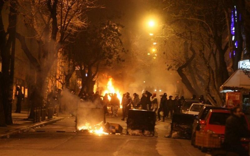 Βανδαλισμοί-ρουτίνα στα Εξάρχεια-Στο έλεος αναρχικών βρέθηκε το κέντρο της Αθήνας
