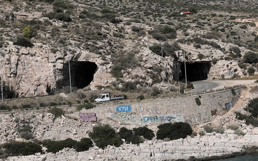 Τρύπες Καραμανλή: Στην κυκλοφορία το ρεύμα με κατεύθυνση προς Σούνιο
