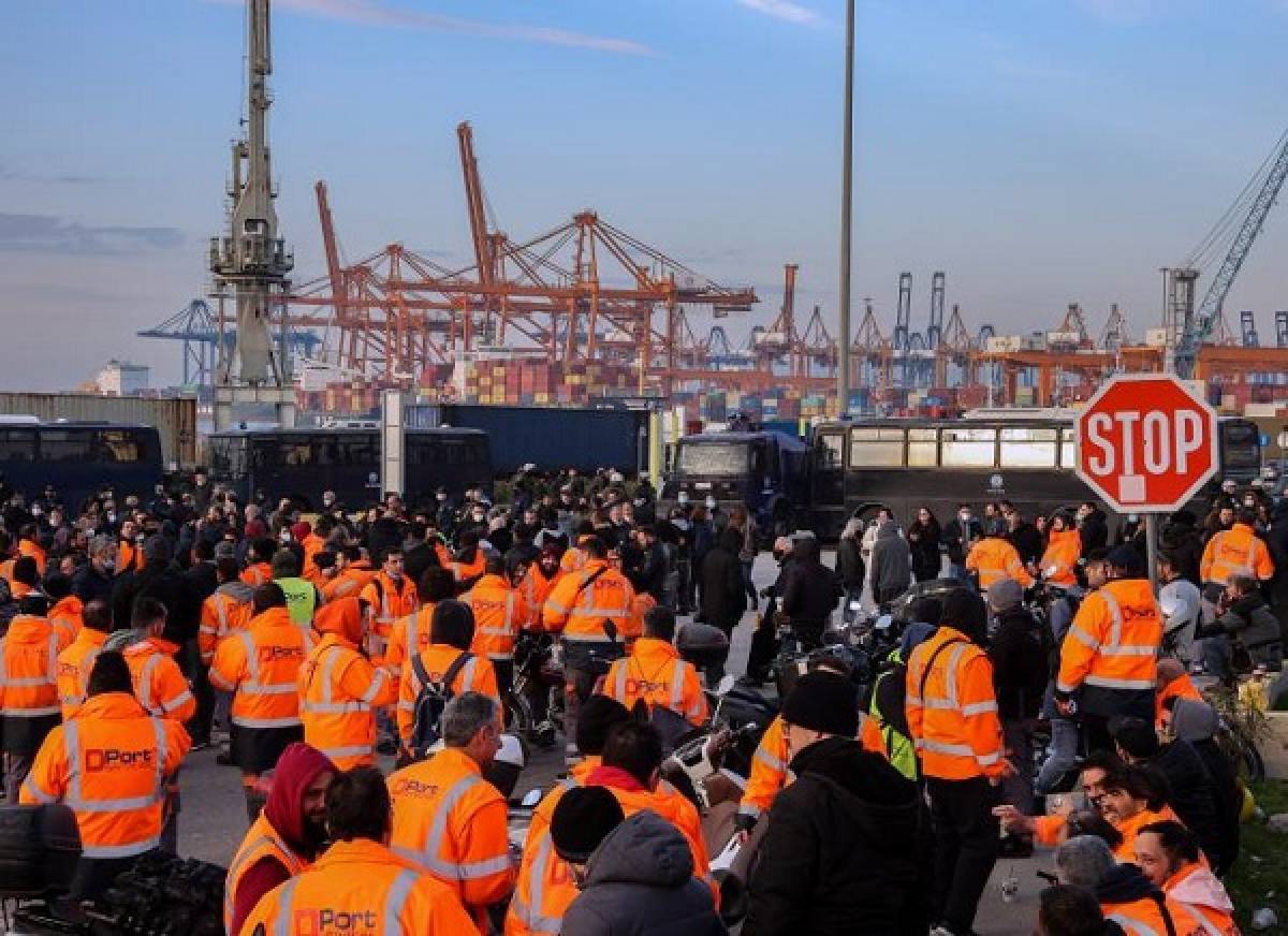 Νέα 24ωρη απεργία στο λιμάνι του Πειραιά