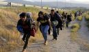 Η κυβέρνηση «αδειάζει» τον Πειραιά και εθνικές οδούς από πρόσφυγες