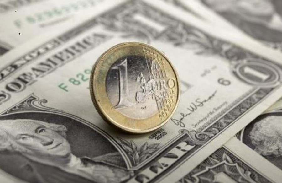 Οριακή άνοδος του ευρώ κατά 0,6% έναντι του δολαρίου