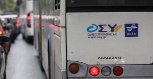 Σύγκρουση λεωφορείου με τρόλεϊ στην Πανεπιστημίου - Τέσσερις ελαφρά τραυματίες