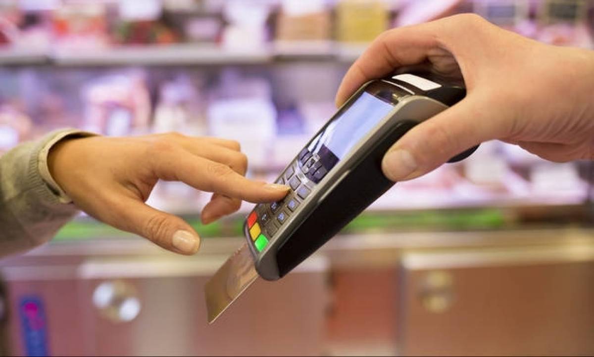 Μέτρα για τον περιορισμό της χρήσης μετρητών εξετάζει η κυβέρνηση
