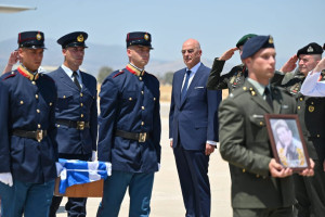 Δένδιας: Παρών στην τελετή επαναπατρισμού ταυτοποιηθέντων λειψάνων πεσόντων Οπλιτών από Κύπρο σε Ελλάδα