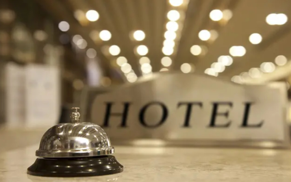 Αψιμαχίες Δούκα - Ξενοδόχων για τον τουρισμό