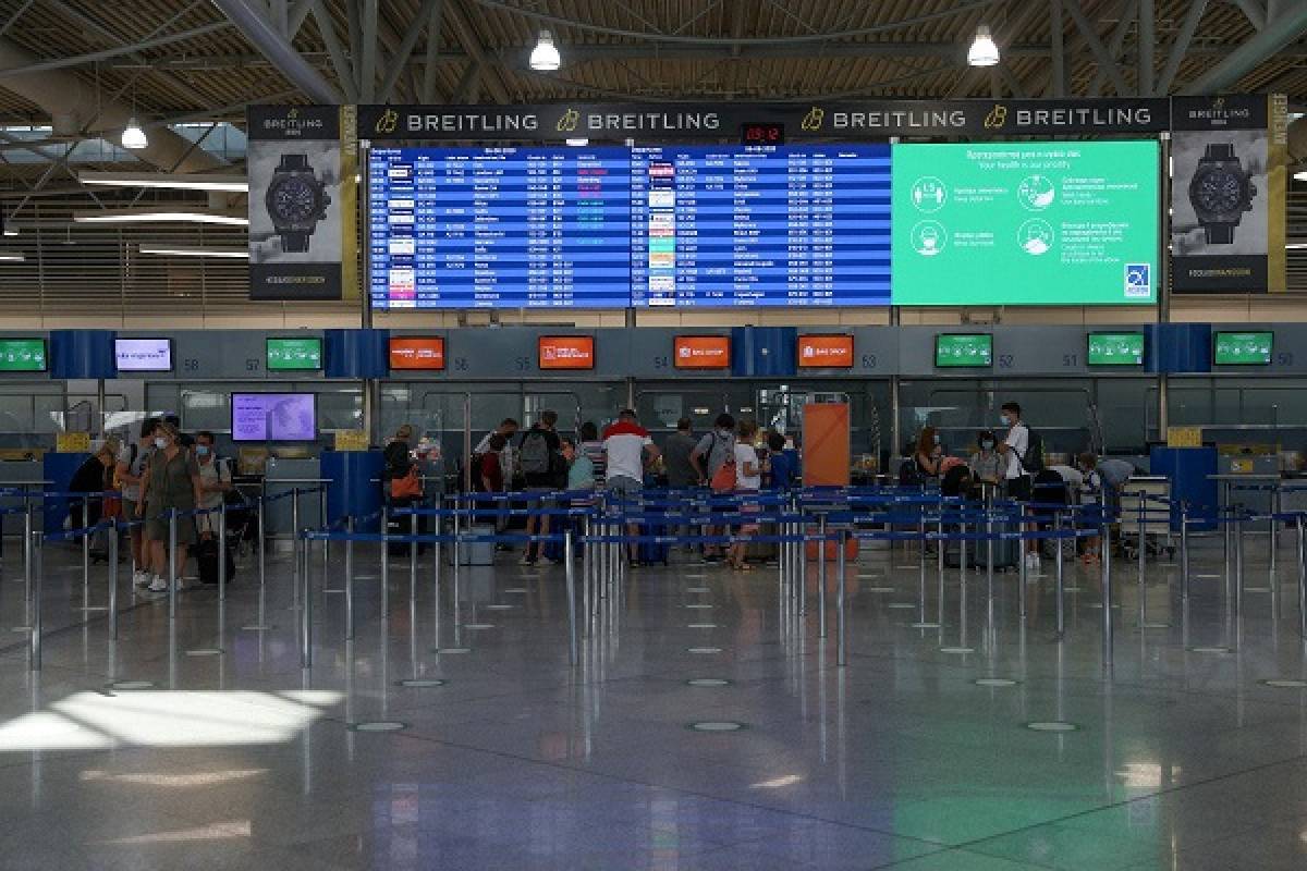 Παρατείνονται έως τις 23/8 οι περιορισμοί για τις πτήσεις εσωτερικού