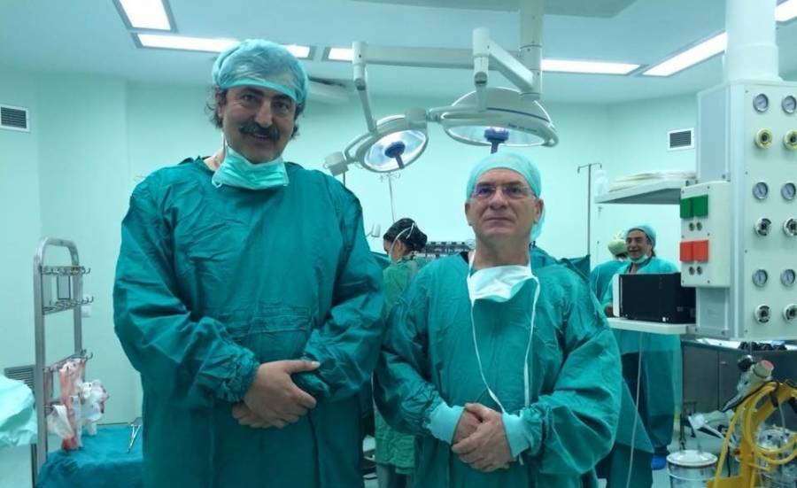 Και πού θα το βρει το προστατευτικό υλικό που θέλει να δωρίσει ο Πολάκης;