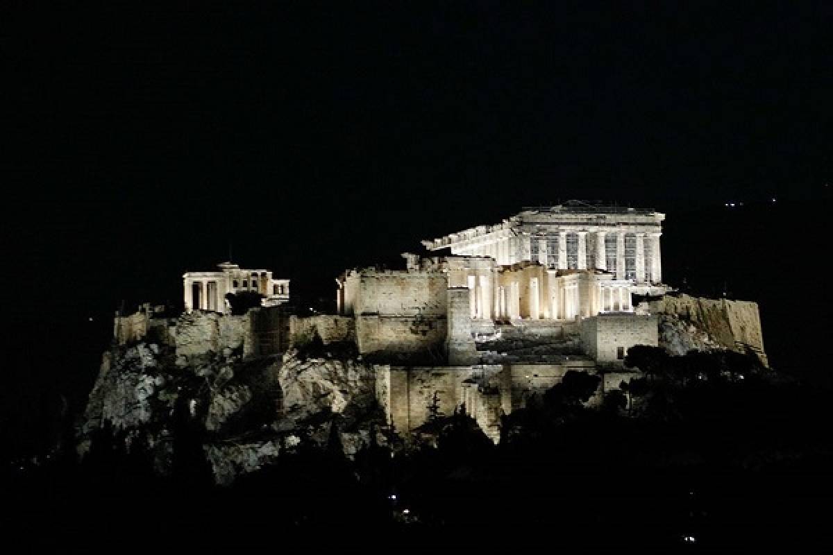 Η Ακρόπολη ακτινοβολεί το φως του 21ου αιώνα