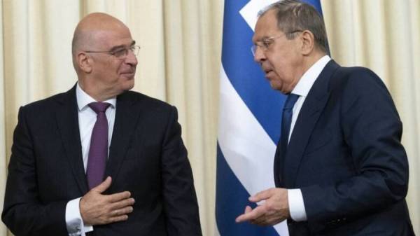 Στη Μόσχα ο Δένδιας, τετ α τετ με Λαβρόφ