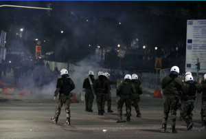 «Νύχτα χάους» γύρω από το ΑΠΘ: Μολότοφ, τραυματίες και πάνω από 300 προσαγωγές