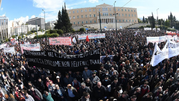 Απεργία 8ης Μαρτίου: «Νεκρώνουν» Δημόσιο, συγκοινωνίες-Τι ισχύει στον ιδιωτικό τομέα
