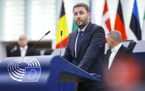 Ο Ανδρουλάκης θα πρέπει να ξαναδεί το θέμα της ευρωβουλής