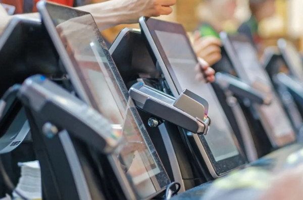 Αντίστροφη μέτρηση για τη διασύνδεση POS - ταμειακών