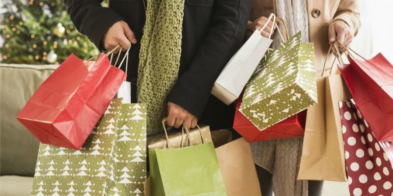 Το εορταστικό ωράριο των καταστημάτων-Ποιές Κυριακές θα είναι ανοιχτά