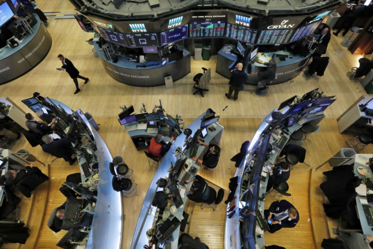 Διορθωτικές κινήσεις ασφαλείας στη Wall Street, αναμένοντας τη Fed