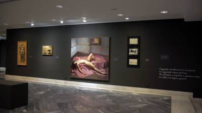 Ο Γιώργος Ρόρρης μάς ξεναγεί στο Μουσείο Σύγχρονης Τέχνης της Άνδρου (Video)