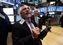 Συνεχίζει να ανεβαίνει σε ιστορικά υψηλά ο Dow, κοντά σε ρεκόρ και ο S&amp;P 500