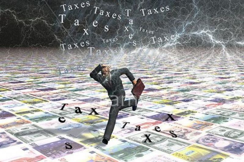 Μικραίνει το "καλάθι της νοικοκυράς", εν όψει της βαριάς φοροκαταιγίδας