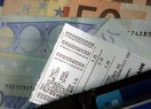 Υπ. Οικονομικών: Μετρούν στο σύνολό τους οι αποδείξεις από βενζινάδικα και S/M