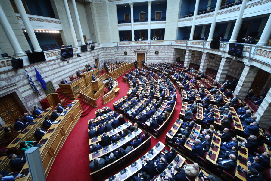 Βουλευτές της ΝΔ «στα κάγκελα»