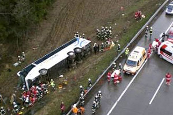Τραγωδία στην Ισπανία με δεκάδες νεκρούς από πτώση λεωφορείου