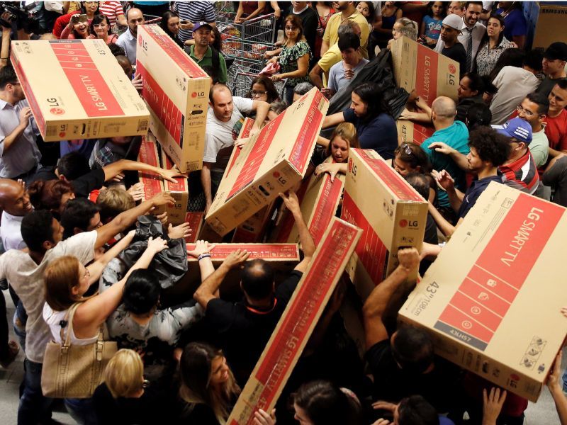 ΗΠΑ: Μικρή προσέλευση στα καταστήματα στην Black Friday