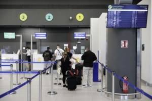Σε ισχύ τα περιοριστικά μέτρα στα ταξίδια-Απαραίτητο PCR ή rapid