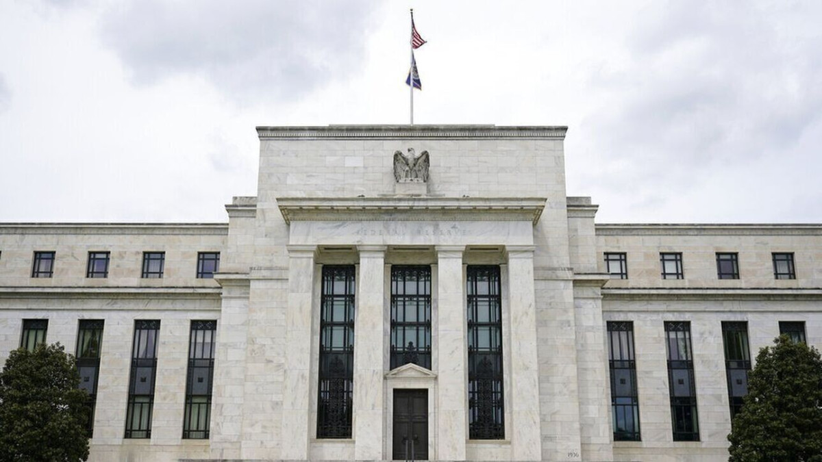 Fed: Ίσως χρειαστούν αυξήσεις επιτοκίων μεγάλης διάρκειας