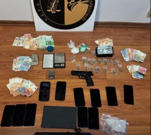 Δώδεκα συλλήψεις για διακίνηση ναρκωτικών σε σχολεία - Ανάμεσά τους 6 ανήλικοι