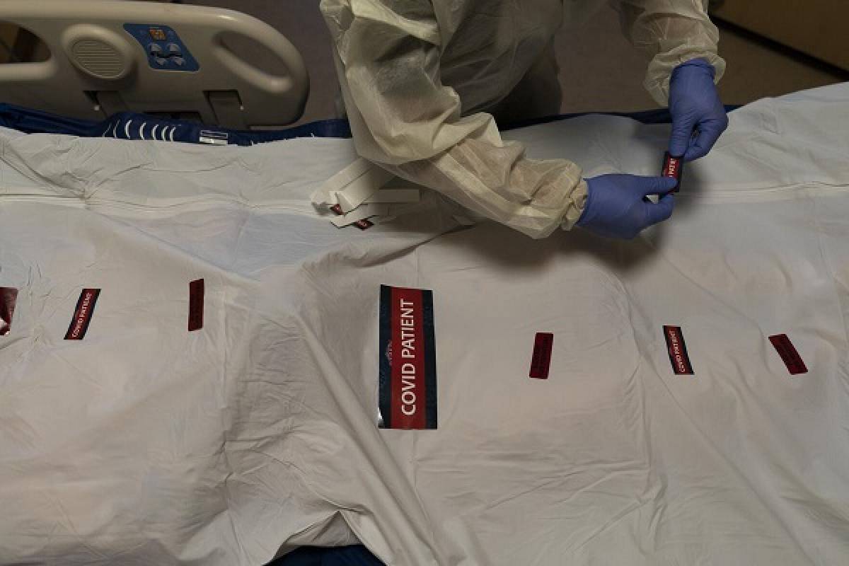 Θάνατος από Covid-19 ή με Covid-19-Τρεις καθηγητές του ΕΚΠΑ απαντούν