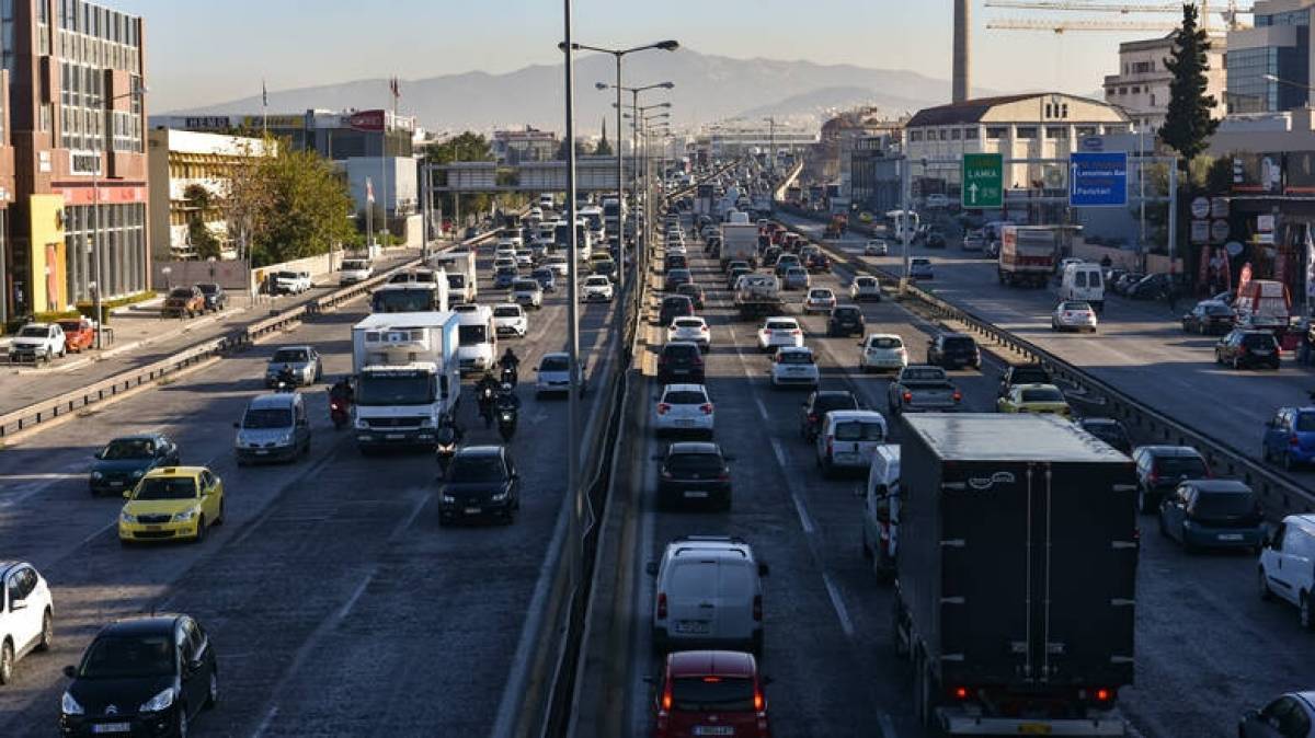 Έκτακτα μέτρα από την Τροχαία για την έξοδο των εκδρομέων