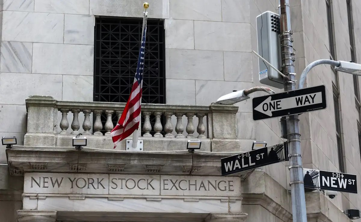 Άνοδος στη Wall Street μετά τα ήπια στοιχεία πληθωρισμού