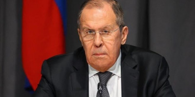 Λαβρόφ: Η Δύση μας έχει κηρύξει έναν «ολικό υβριδικό πόλεμο»