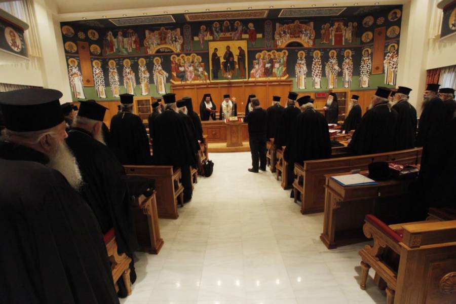 Ο Ιερώνυμος συγκαλεί την Ιεραρχία για να περάσει τη συμφωνία