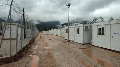 Μαλακάσα: Εγκαινιάστηκε η πρώτη κλειστή δομή προσφύγων στην ηπειρωτική Ελλάδα