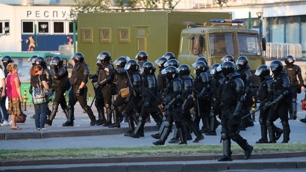 Σκηνές χάους στη Λευκορωσία: Χρήση πραγματικών πυρών κατά διαδηλωτών