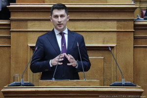 Δέσμευση Πετραλιά για την καταβολή των οφειλόμενων €13 εκατ. στους εργαζόμενους στα Ελληνικά Ναυπηγεία