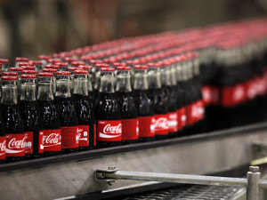 Coca-Cola HBC: Αύξηση 7,5% στον όγκο πωλήσεων – Αυξάνει τις εκτιμήσεις για έσοδα και κερδοφορία το 2026