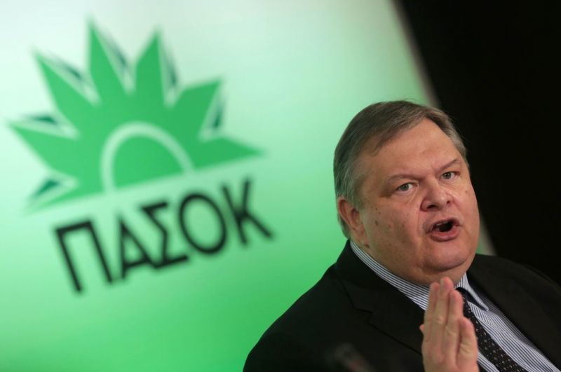 ΠΑΣΟΚ: Προσπάθεια για ανάσχεση της εσωστρέφειας μετά τον πόλεμο Βενιζέλου - Παπανδρέου