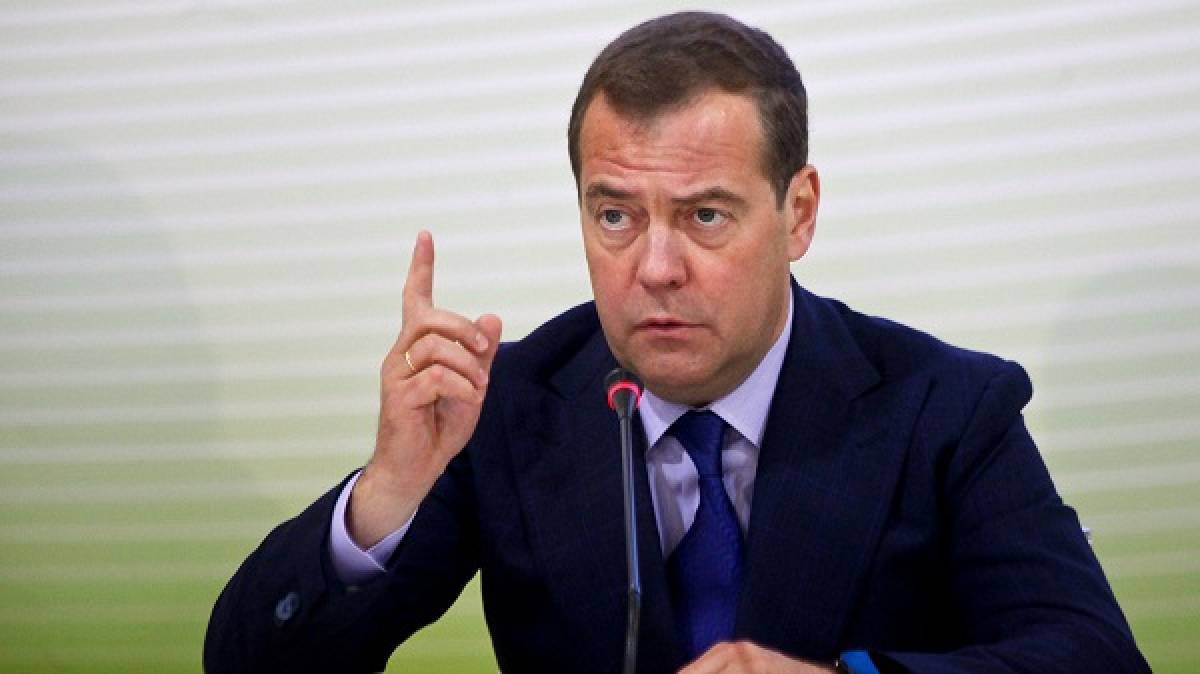 Μεντβέντεφ: «Έχουμε κάθε δικαίωμα» να χρησιμοποιήσουμε πυρηνικά
