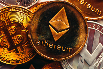 Συνεχίζει να… προελαύνει το Ethereum, αισιόδοξες προβλέψεις για Bitcoin