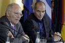 Eurogroup: «Μακριά και αγαπημένοι» Βαρουφάκης-Σόιμπλε