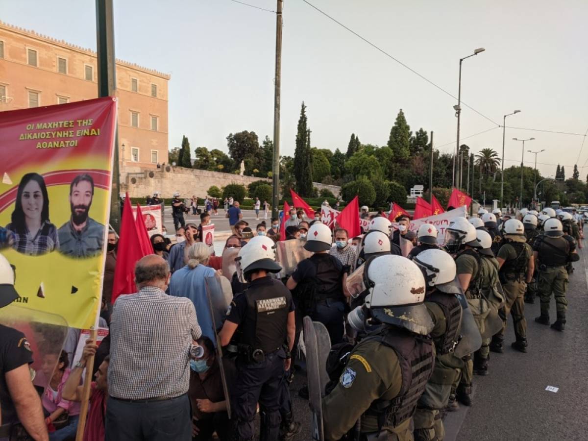 Σύνταγμα: Ένταση σε διαδήλωση υπέρ των απεργών πείνας στην Τουρκία