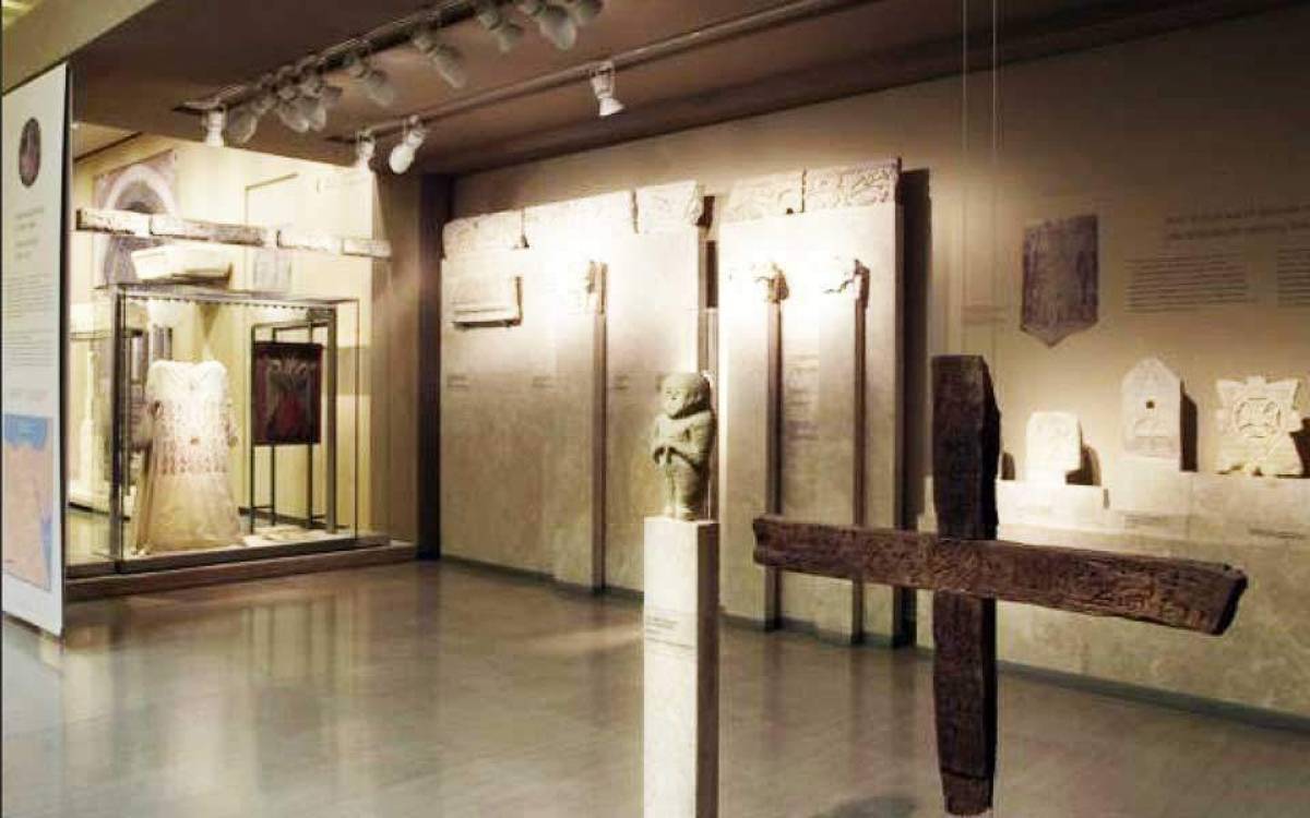 Απίστευτη εξήγηση των γυναικών για το λάδι στα μουσεία:Είναι θαυματουργό!
