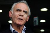Χειροπέδες στον Άκη Τσοχατζόπουλο (video)
