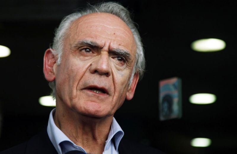 Χειροπέδες στον Άκη Τσοχατζόπουλο (video)