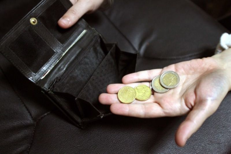 Συντάξεις: Προς νέες περικοπές τον Ιούνιο;