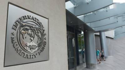 ΔΝΤ: Ποιοι κίνδυνοι καραδοκούν για τις τράπεζες