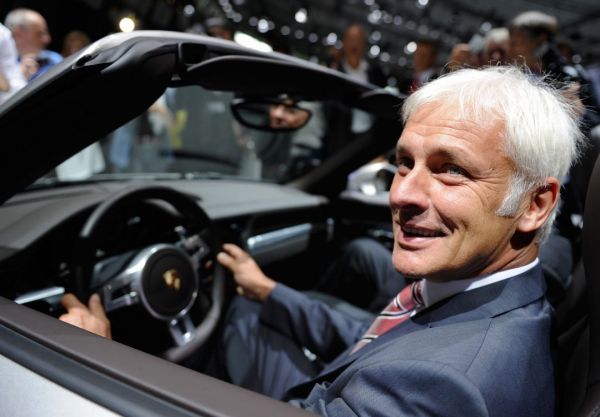 Volkswagen: Την πόρτα της εξόδου βλέπει ο επικεφαλής του ομίλου