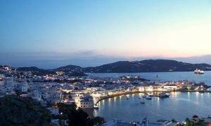 Πώς θα λειτουργούν καφετέριες και μπαρ σε Χαλκιδική και Μύκονο